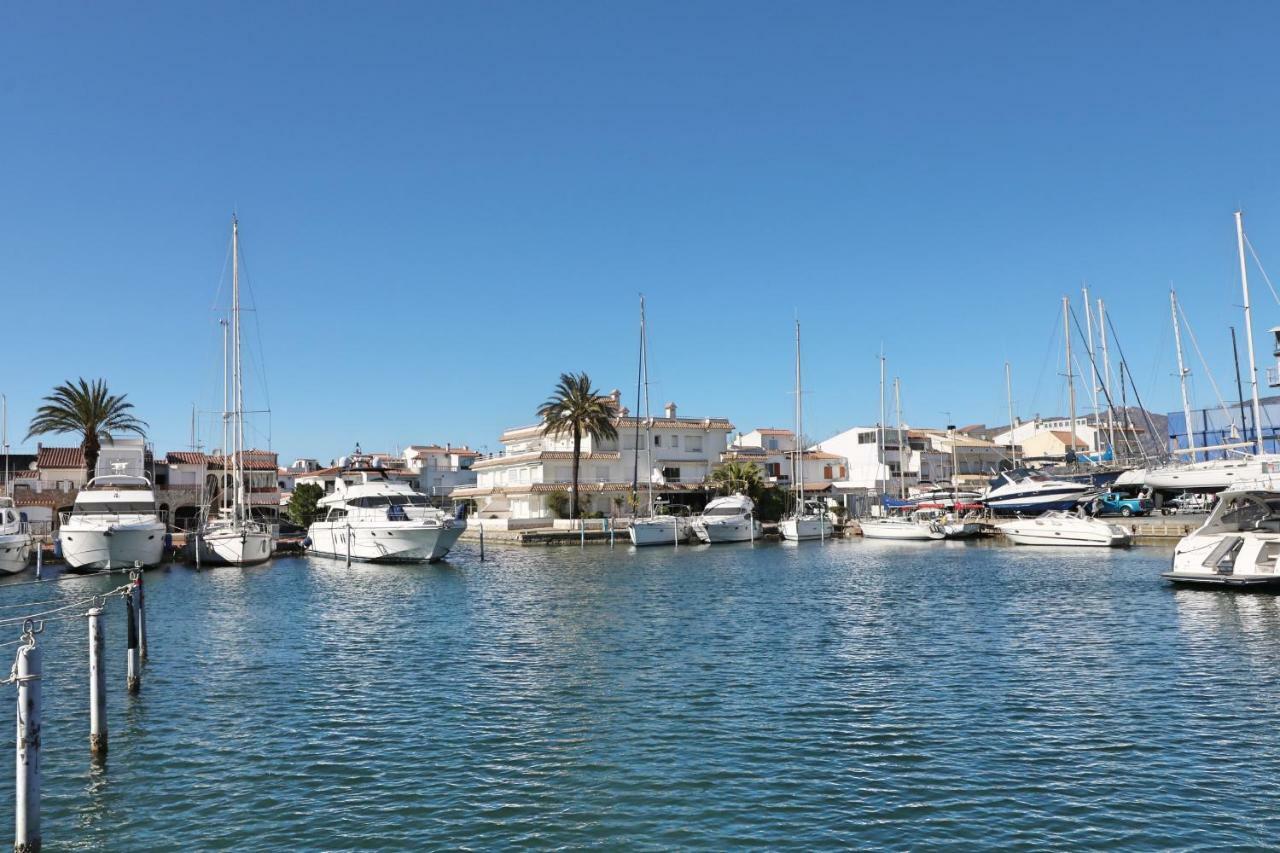 Requesens Villa Empuriabrava Bagian luar foto