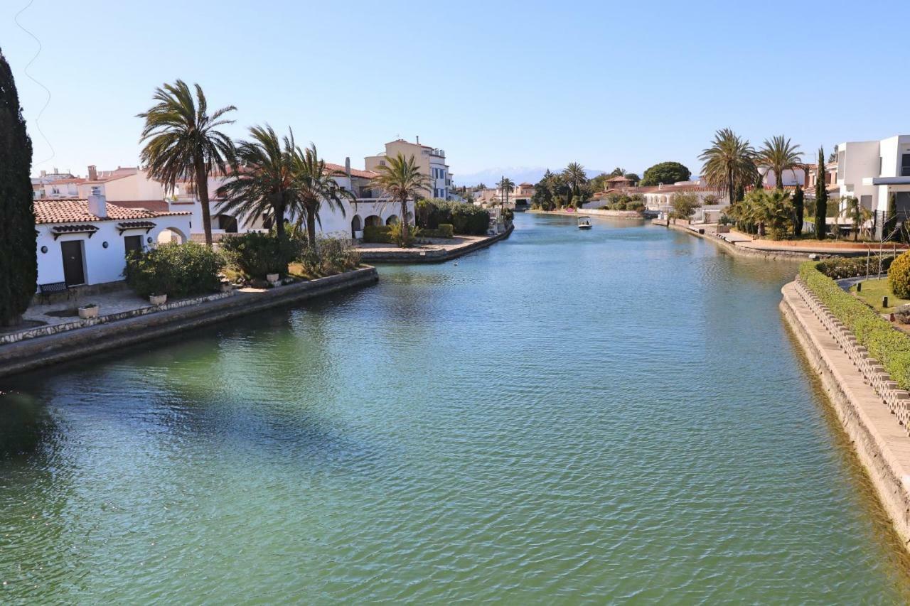 Requesens Villa Empuriabrava Bagian luar foto