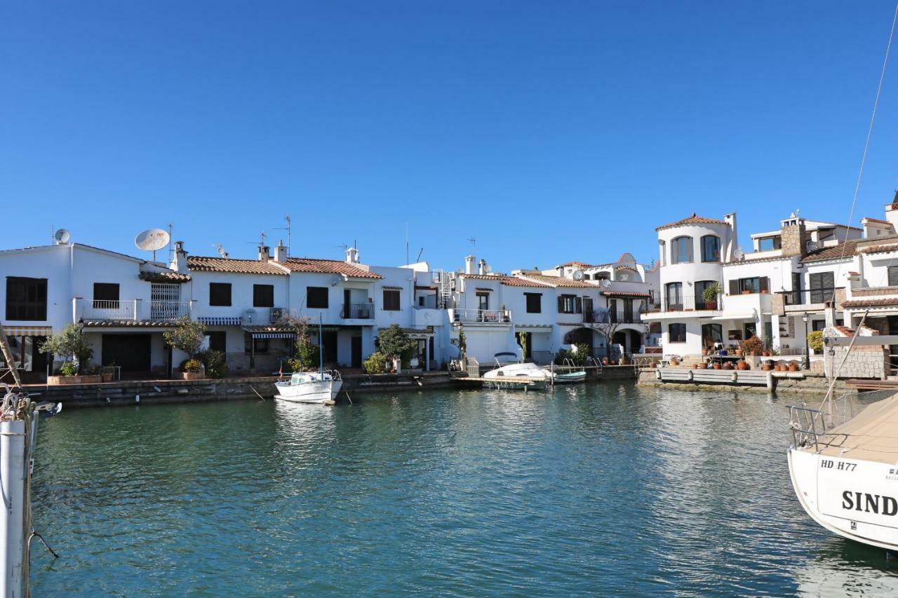 Requesens Villa Empuriabrava Bagian luar foto