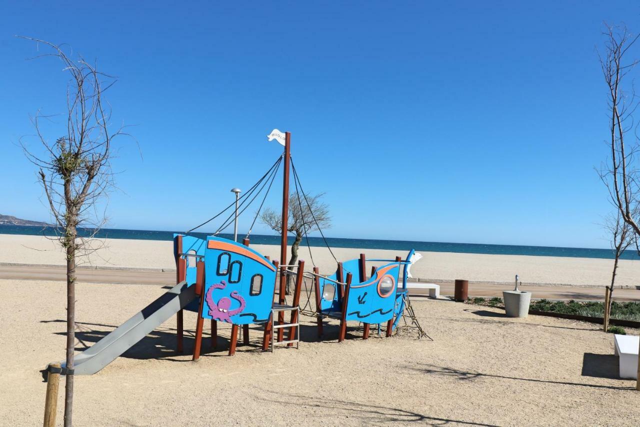 Requesens Villa Empuriabrava Bagian luar foto