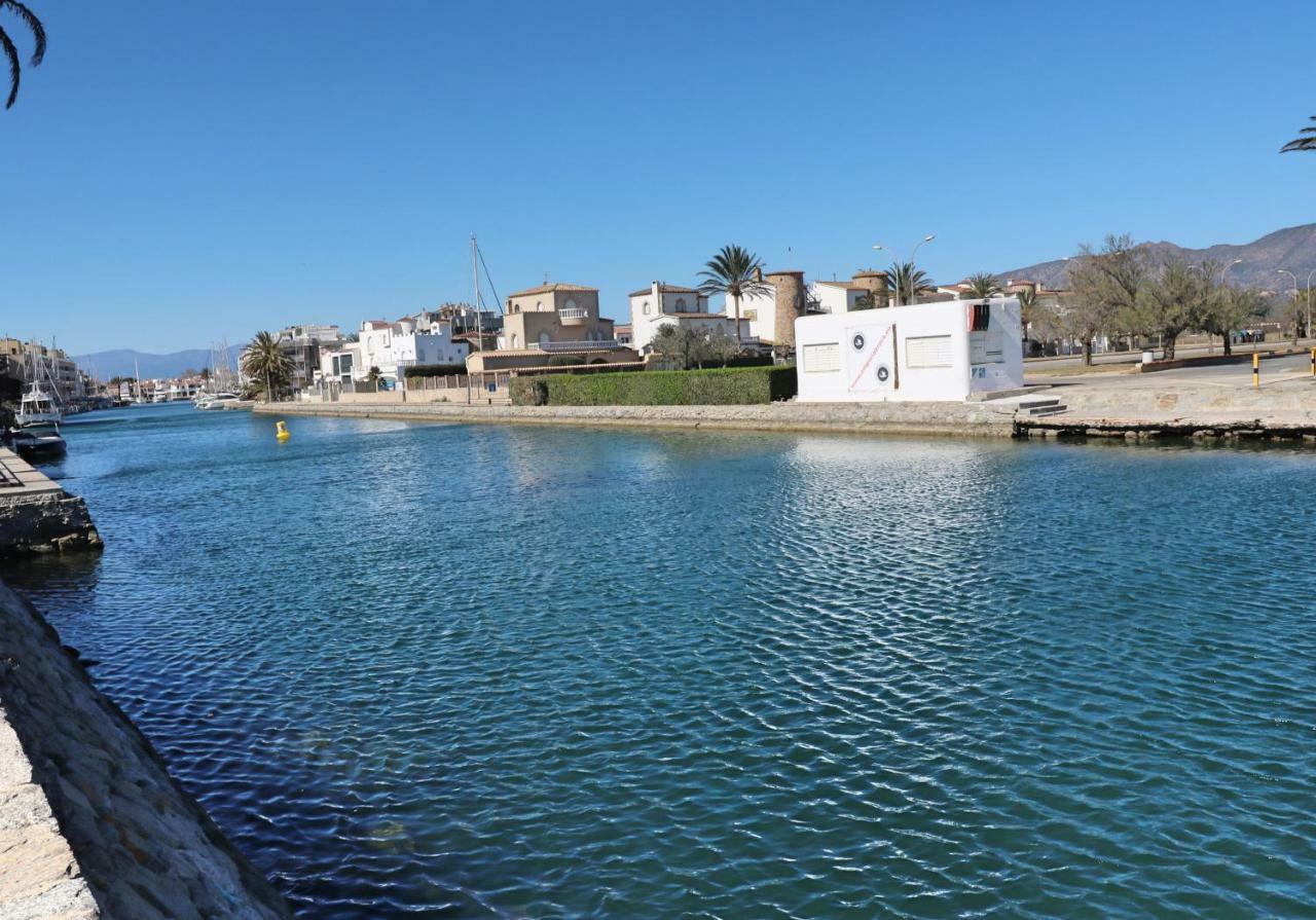Requesens Villa Empuriabrava Bagian luar foto